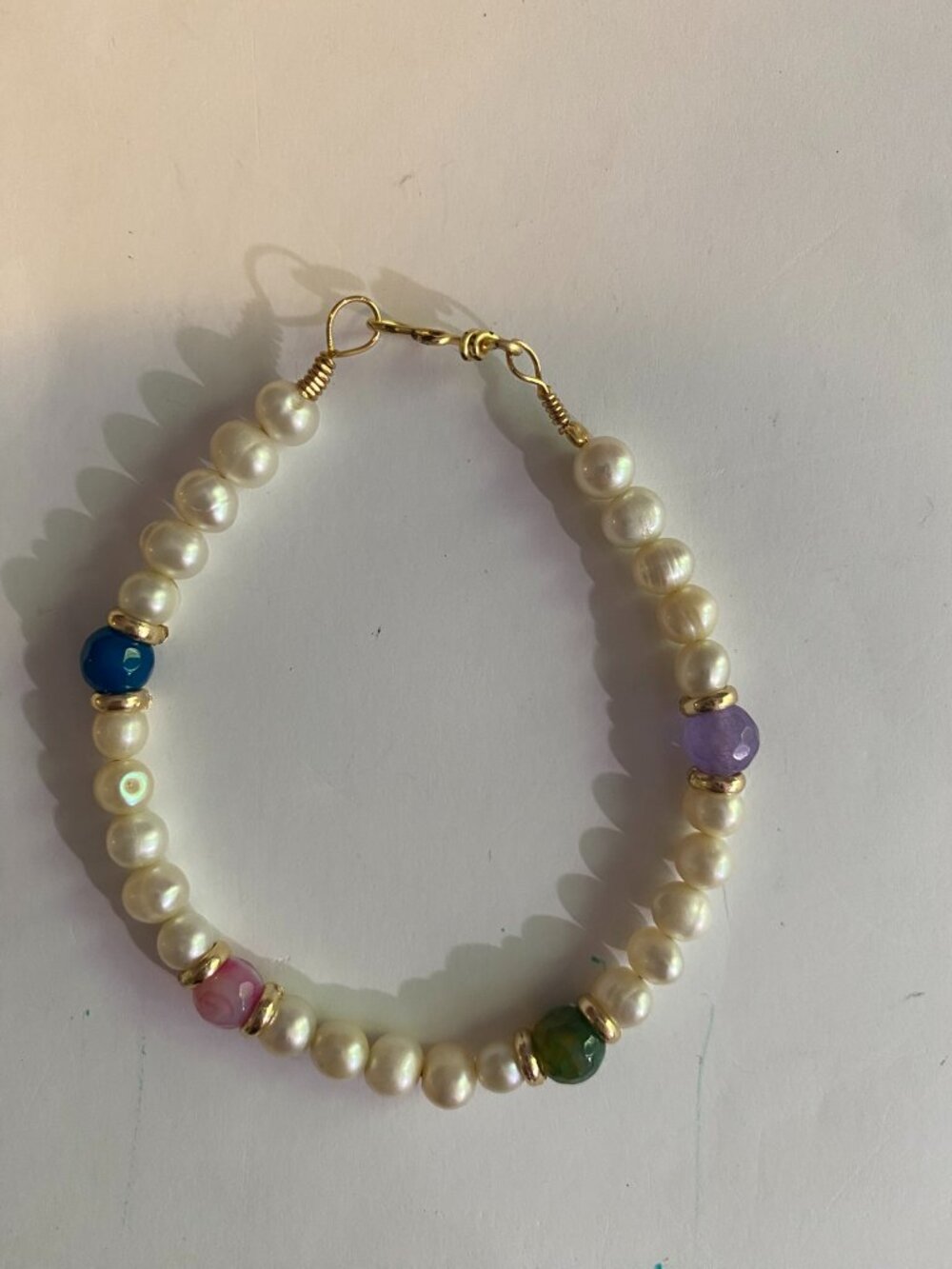 Bracelet featuring faux pearls and gemstone-style beads